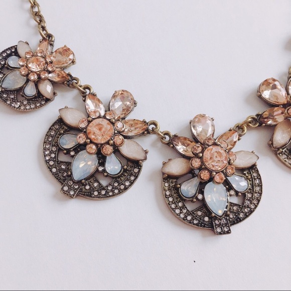 Pink pastel stone brass statement necklace - Picture 3 of 4